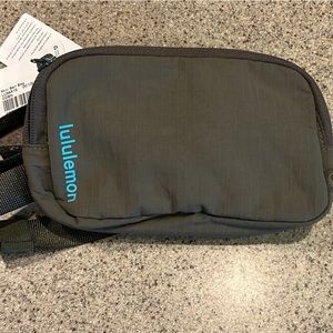 New with tags lululemon everywhere belt bag mini